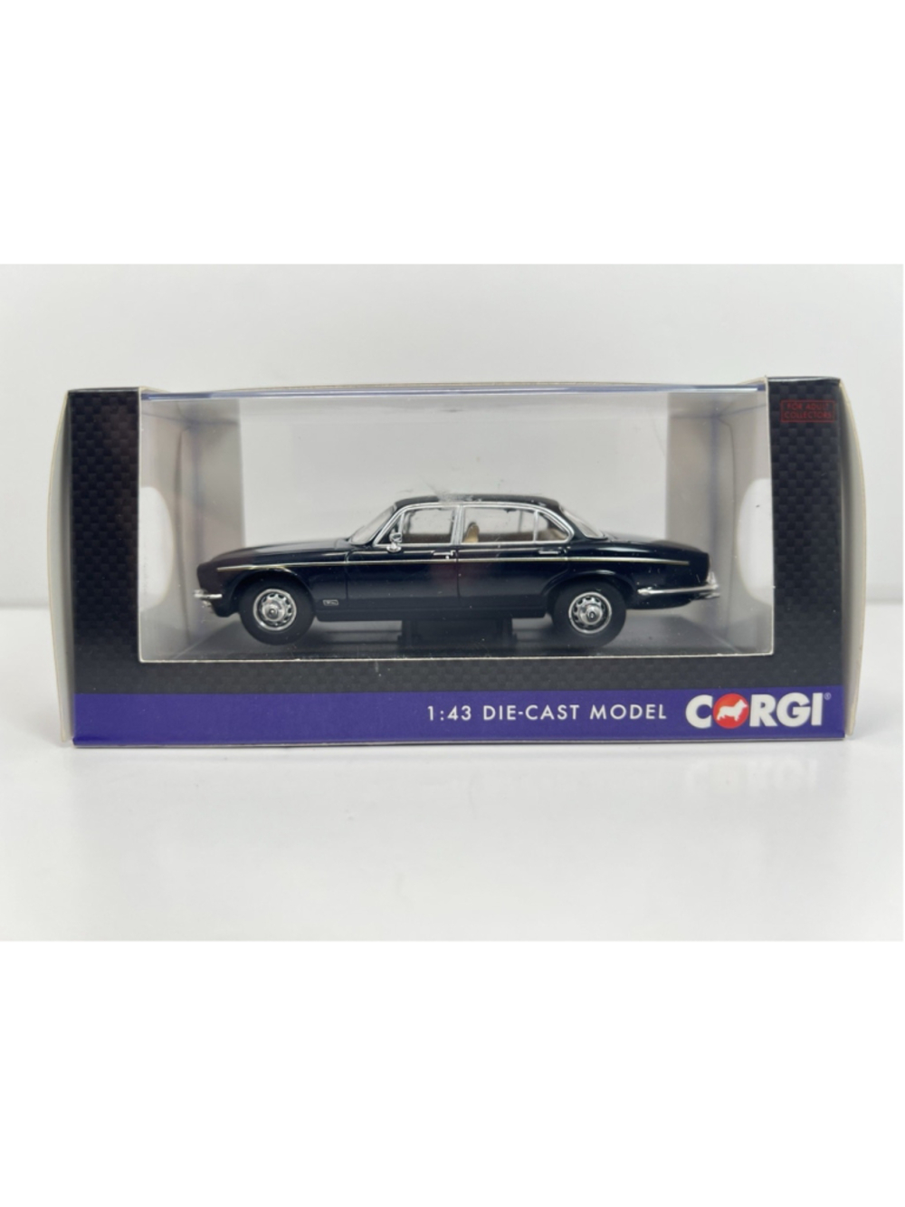 Dark Blue Corgi / VA 13906 Jaguar XJ6 Series 2,4. 2-litre Dark Blue